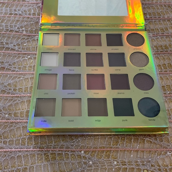 20 eyeshadow palette - Picture 3 of 7